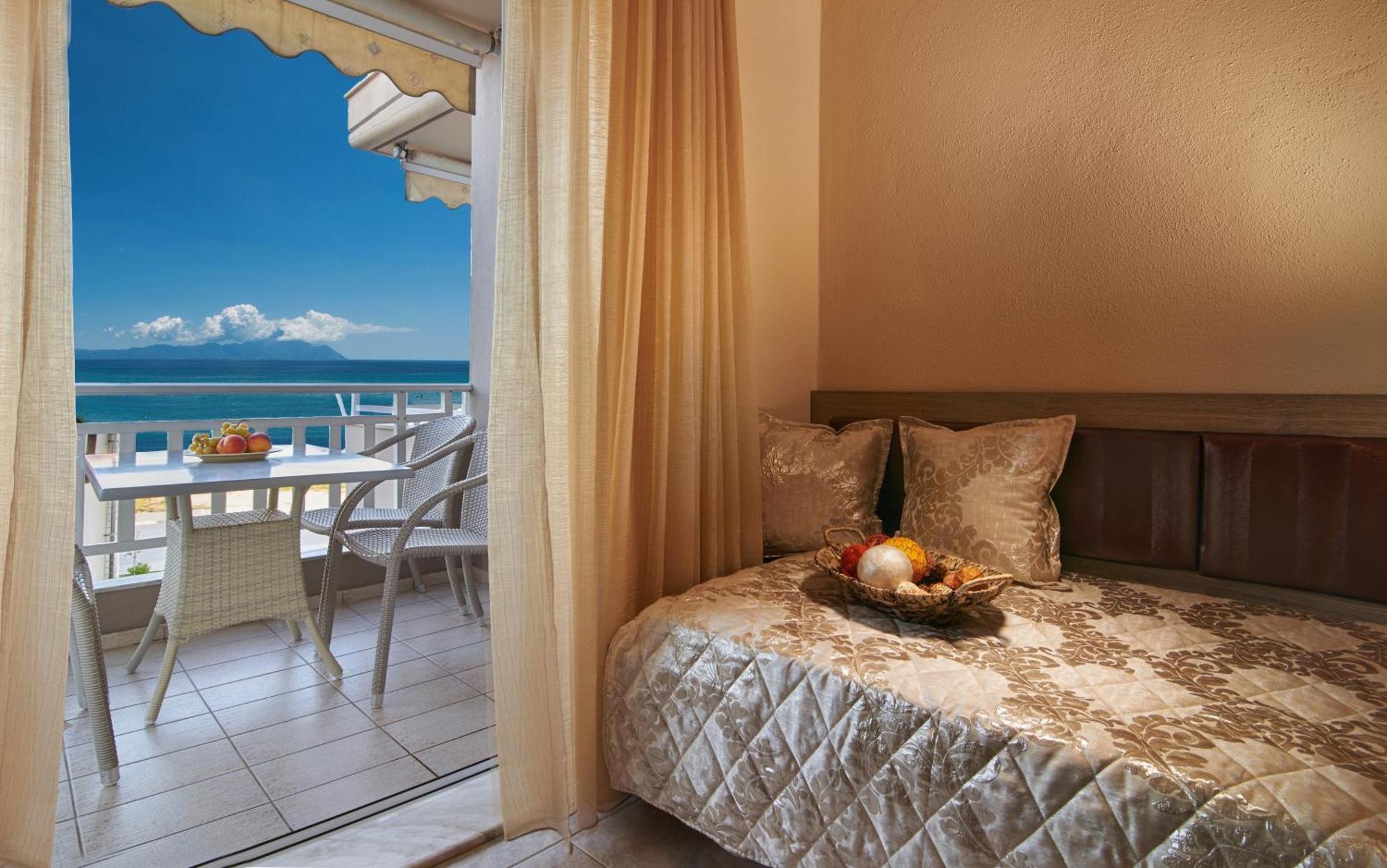 Hotel Sarti Beach Ruang foto