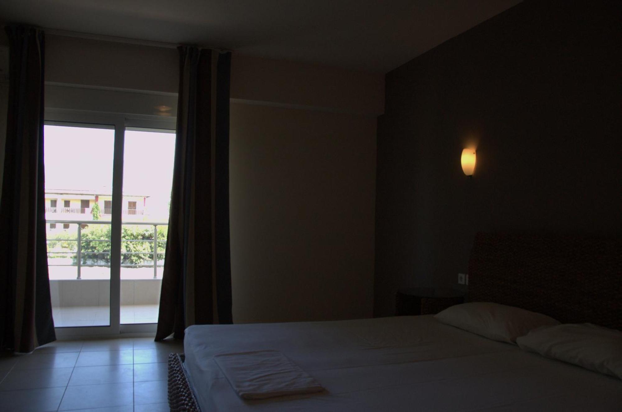 Hotel Sarti Beach Bagian luar foto