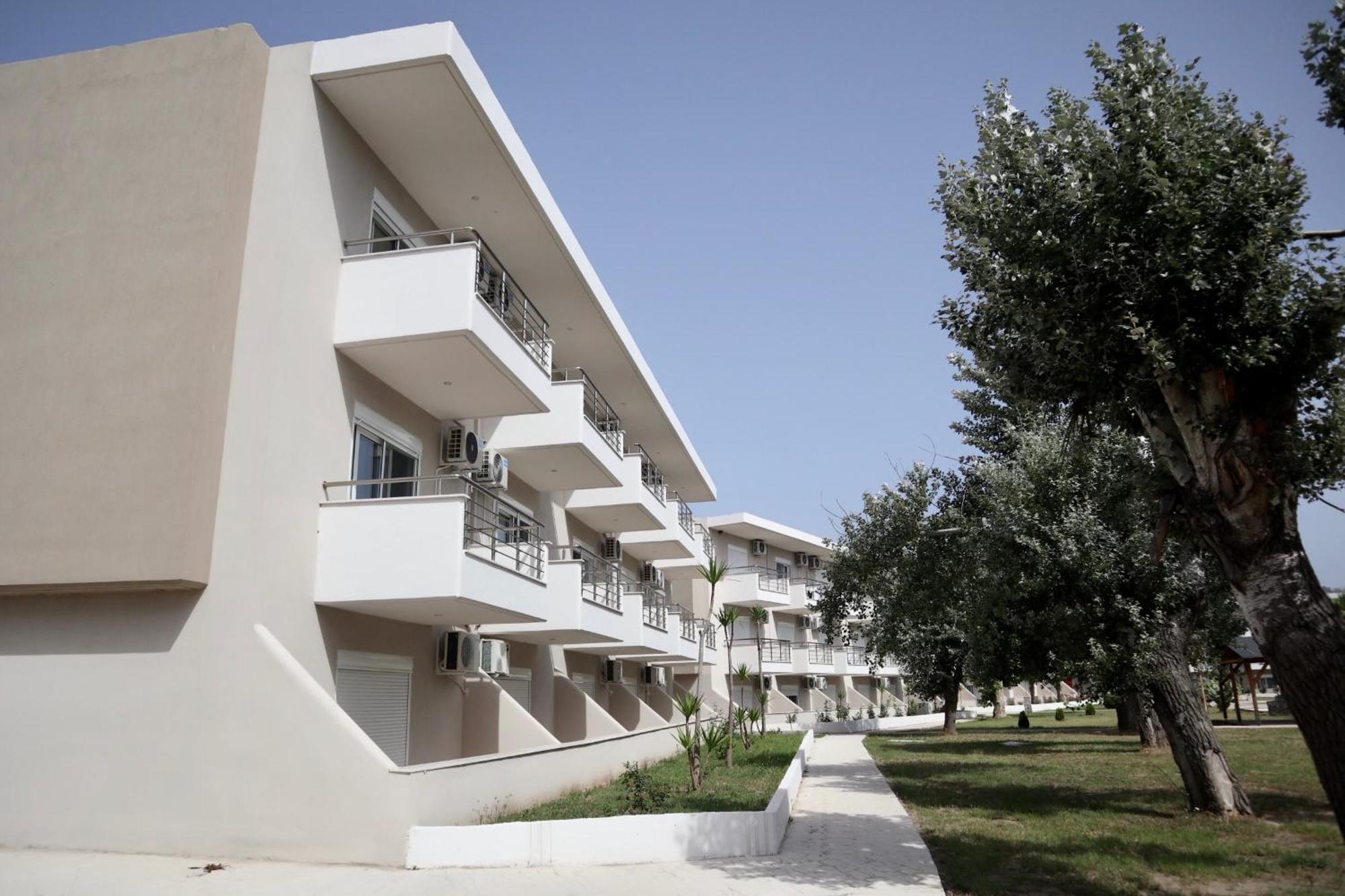 Hotel Sarti Beach Bagian luar foto