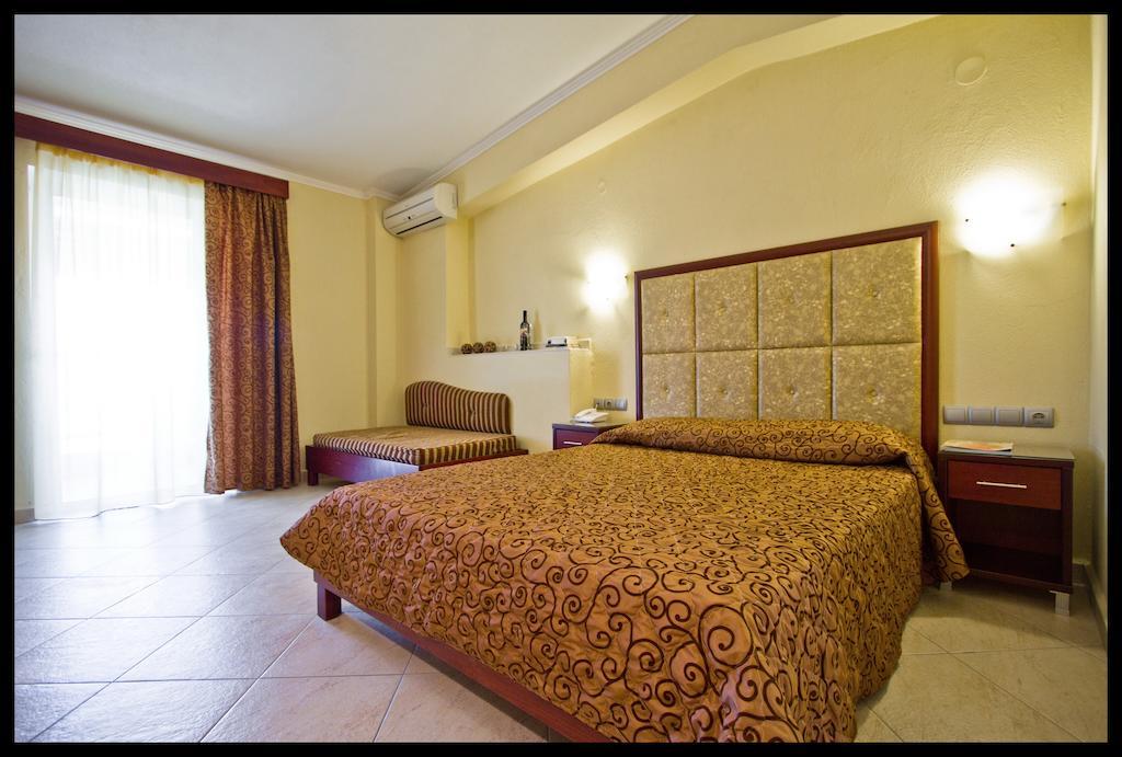 Hotel Sarti Beach Ruang foto