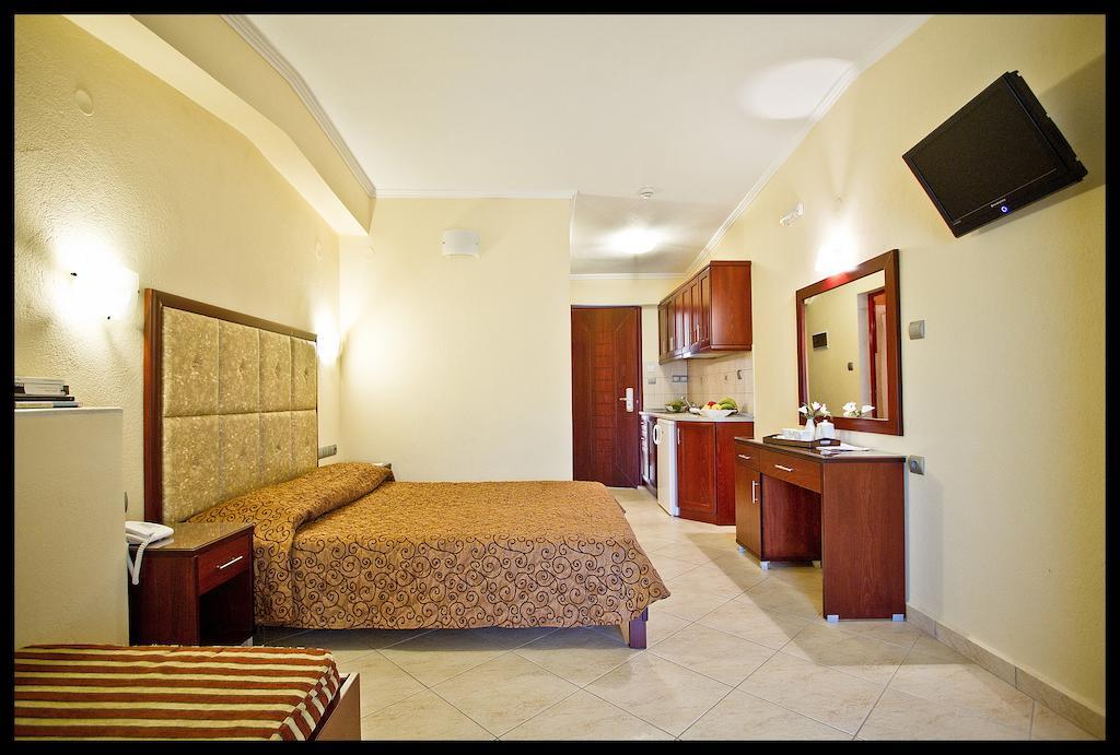 Hotel Sarti Beach Ruang foto